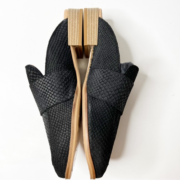 Free People At Ease Black Suede Mules Size 35.5 US 5.5 Slip On Square Toe Heel - Picture 8 of 11